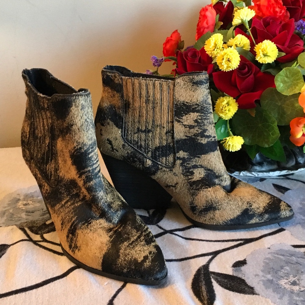 Adam Tucker Black and Yellow Distressed Pointed Chelsea Booties
